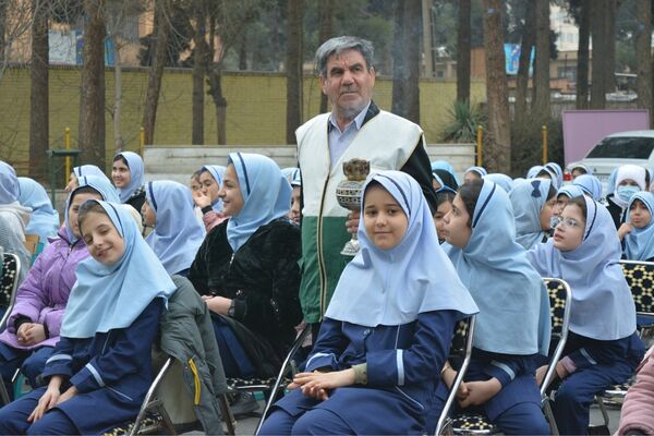 حضور خادمان رضوی در مدرسه قدر بهارستان‌دو