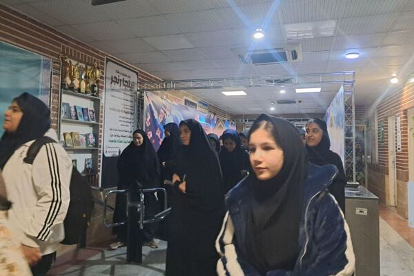 حضور دانش‌آموزان مدرسه طلیعه در نمایشگاه قرآن و عترت مجموعه ورزشی ایثار