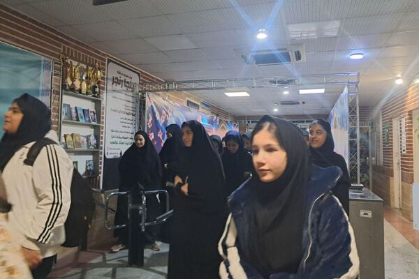 حضور دانش‌آموزان مدرسه طلیعه در نمایشگاه قرآن و عترت مجموعه ورزشی ایثار