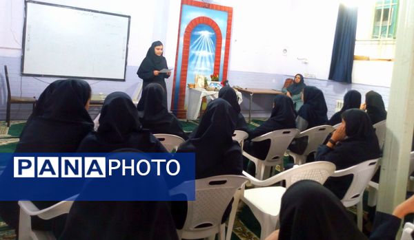 خوانش زندگی نامه شهدا در دبیرستان فاطمیه