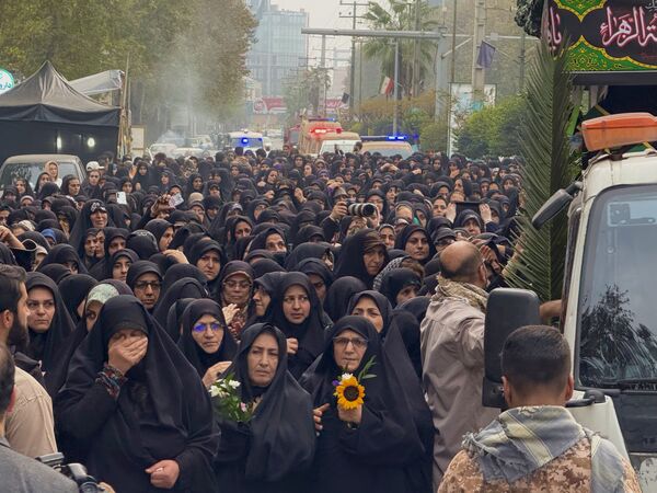  مراسم تشییع ۱۰ شهید گمنام در آمل