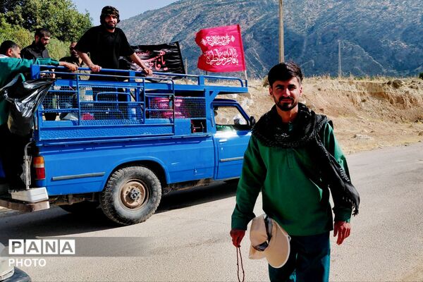 کاروان پیاده لردگان در مسیر کربلای حسینی از روستای سرسبز پل‌بریده عبور کرد