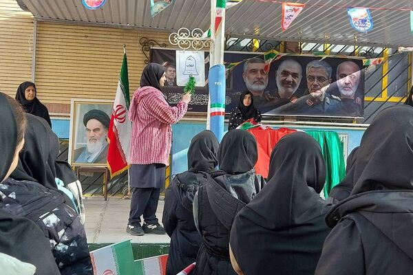 جشن دهه فجر و اعیاد شعبانیه در مدارس ناحیه دو شهرری 