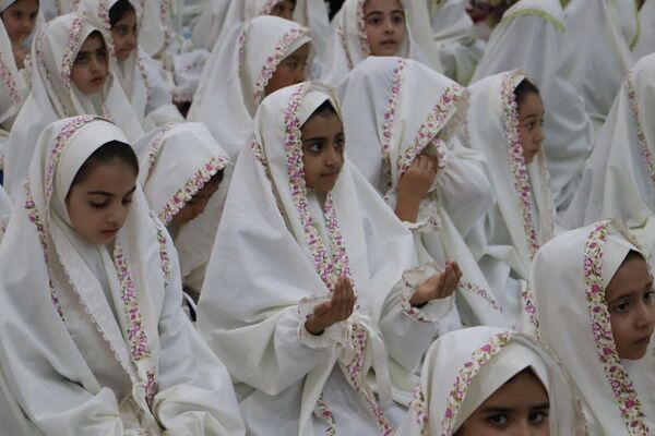 مراسم جشن تکلیف250 دانش آموز شهر صفادشت