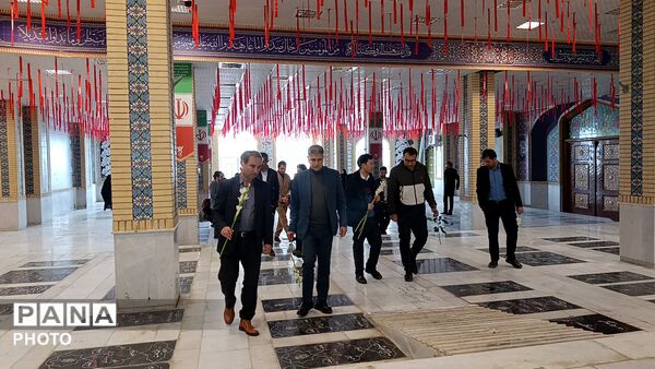 غبارروبی  مزارشهدای امامزاده سید عباس (س) بجنورد