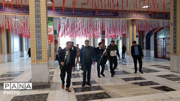 غبارروبی  مزارشهدای امامزاده سید عباس (س) بجنورد