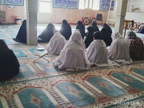 اعتکاف دانش آموزی در مسجد حضرت ابوالفضل(ع) خرم آباد