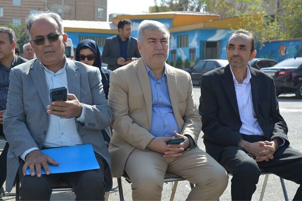 حاج مجید خوئی و بانو کمپانی، سازندگان ۹ کلاس جدید برای دختران بهارستانی