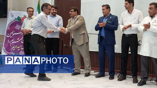 تجلیل از کارمندان بیمارستان شهدا لردگان در هفته‌ دولت