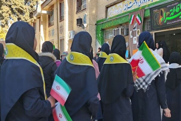 گرامیداشت ۱۳آبان ماه  در مدرسه شهید مجید دهنوی  نیشابور