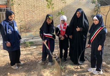 کاشت نهال در هفته پدافند غیرعامل در مدرسه هدی 1 