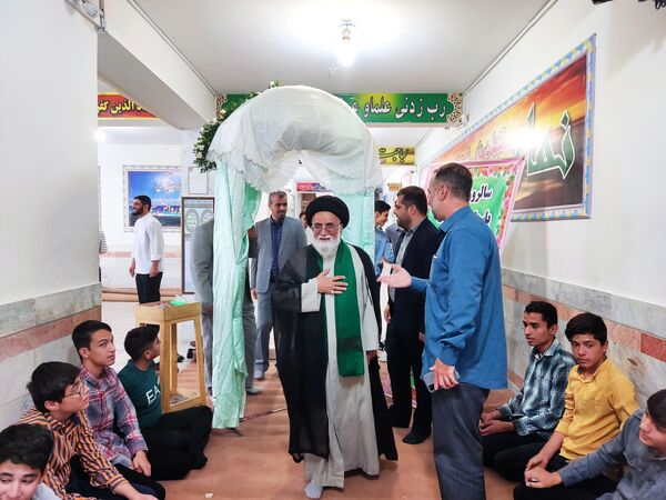 زنگ نماز در دبیرستان شاهد مالک اشتر نیشابور 