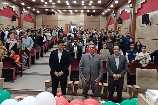 تقدیر از دانش‌آموزان دبیرستان هیات امنایی البرز در اردوگاه استانی شهید محمد منتظری شهریار 
