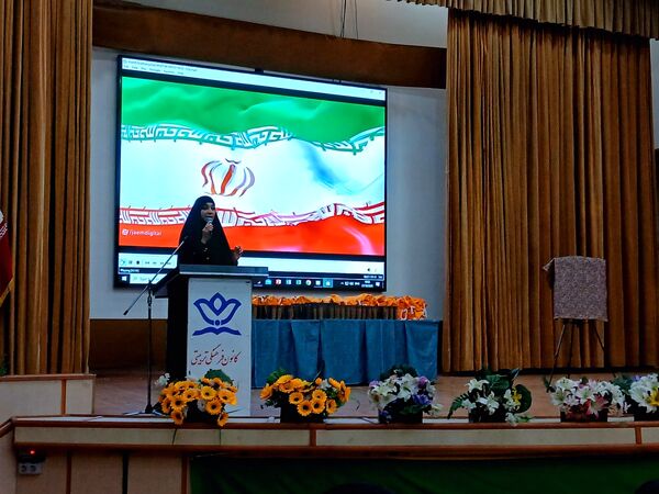 اختتامیه مسابقات «کتاب‌نوش» و «پرسش مهر» و رونمایی از دوره جدیدمسابقه پرسش مهر ریاست جمهوری در کانون شهید فهمیده کرج 