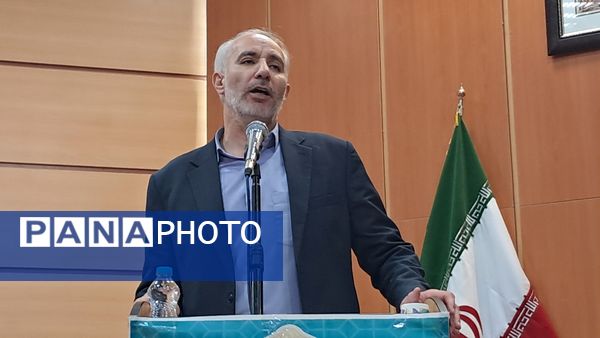 آیین تجلیل از رتبه‌برترهای کنکور ۱۴۰۳ اداره آموزش و پرورش ناحیه یک زنجان