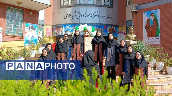 نواختن زنگ جشن جوانه‌ها در دبیرستان تیمسار فلاحی‌ناحیه یک کرج