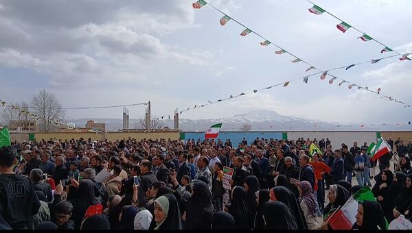 مردم شهرستان خانمیرزا در راهپیمایی ۲۲ بهمن وحدت را به نمایش گذاشتند