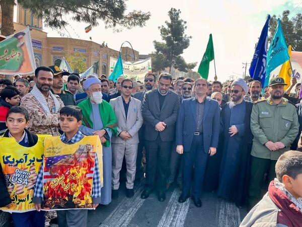 آبان بیداری؛ گام های استوار نسل جوان در مسیر عزت و استقلال