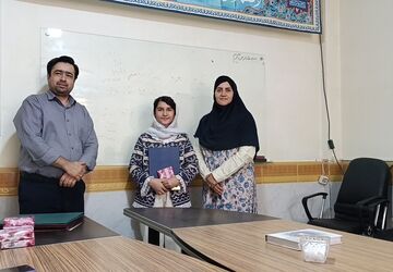 تقدیر از دانش آموزان برگزیده جشنواره ملی رجز خوانی جنگ دوازده روزه