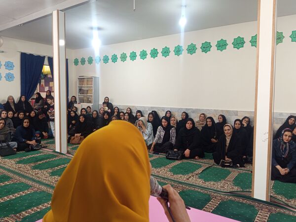 اولین جلسه انجمن اولیا در دبستان سمیه 