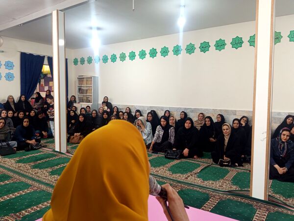 اولین جلسه انجمن اولیا در دبستان سمیه 