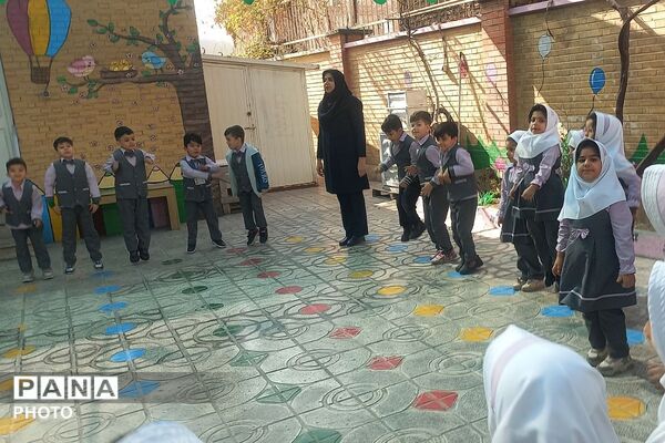 بازدید مدیر اداره تعلیم و تربیت شهرستانهای استان تهران از کودکستان فدک ناحیه دو شهرری 
