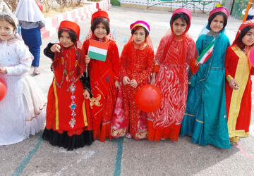 جشن انقلاب تماشایی