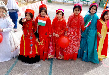 جشن انقلاب تماشایی