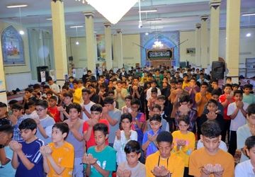 دانش‌آموزان نوجوان معتکف قشمی در حال و هوای انس و ارتباط با خدا