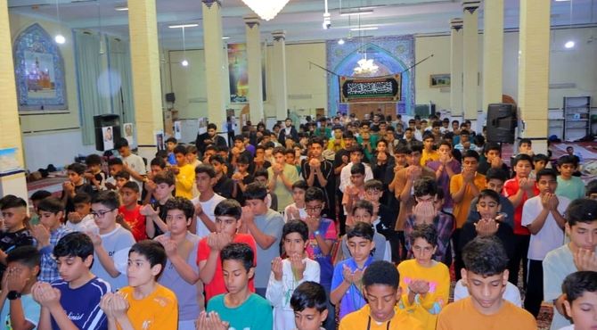 دانش‌آموزان نوجوان معتکف قشمی در حال و هوای انس و ارتباط با خدا