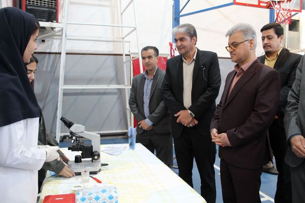 گرامیداشت روز آزمایشگاه در دبیرستان دخترانه شاهد غرویان وکیلی (۲۲)