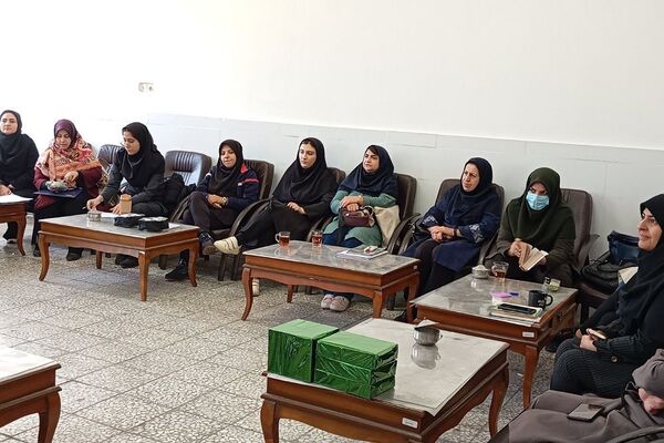 نشست کتابخوان مدرسه‌ای در دبیرستان دخترانه جوادالائمه بهارستان‌دو