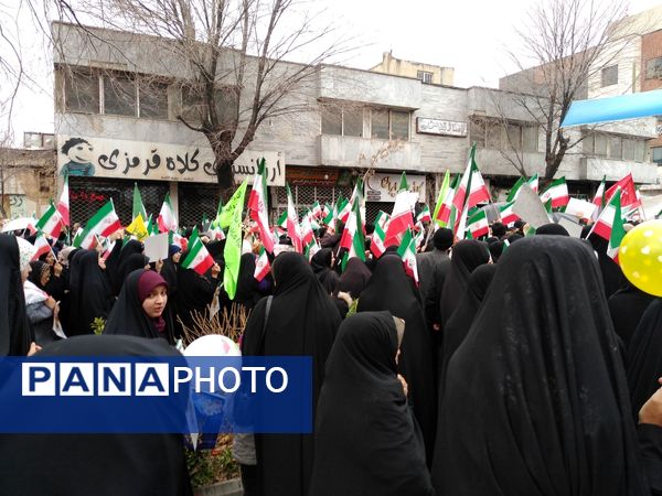 همگام با هم؛ مردم و دانش‌آموزان، شکوه جاودانه ۲۲ بهمن را فریاد می‌زنند