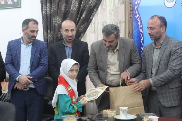 آیین تقدیر از دانش‌آموزان برگزیده مسابقات و جشنواره‌های بین‌المللی در گلوگاه