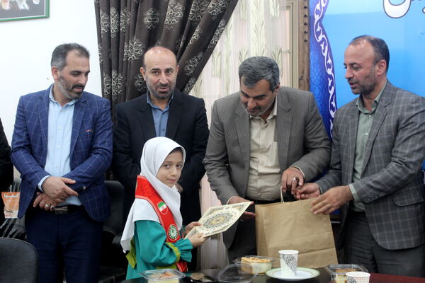 آیین تقدیر از دانش‌آموزان برگزیده مسابقات و جشنواره‌های بین‌المللی در گلوگاه
