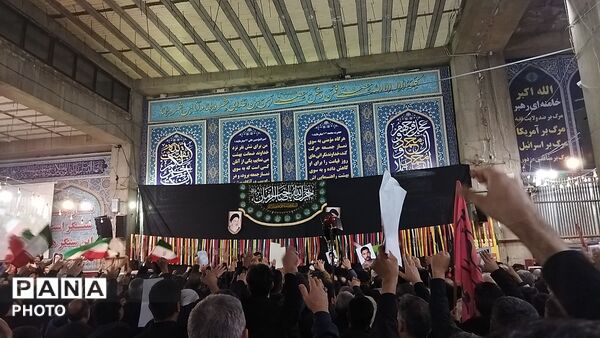 لاله ها بر فراز دستان مردم نیشابورـ۲