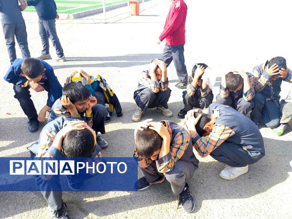 مانور زلزله در دبستان شهید پسندیده فدافن  