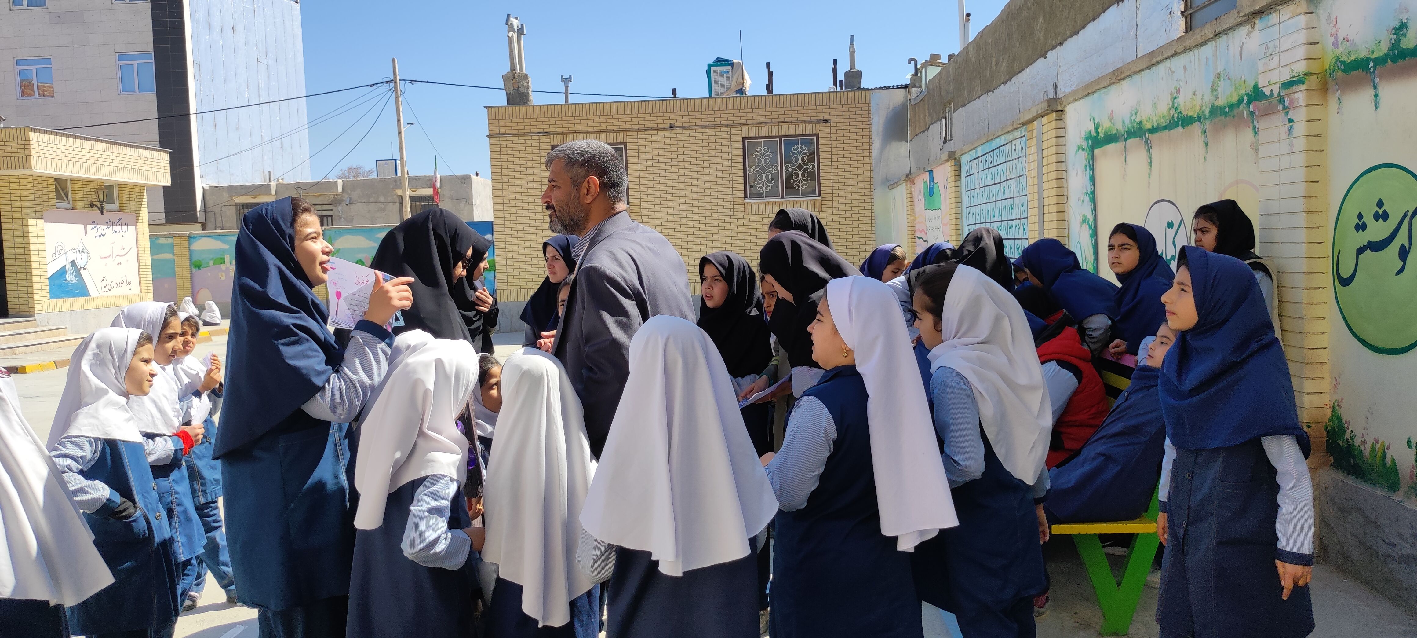 مسابقات استعداد یابی دارت در دبستان دخترانه آزادی شیروان