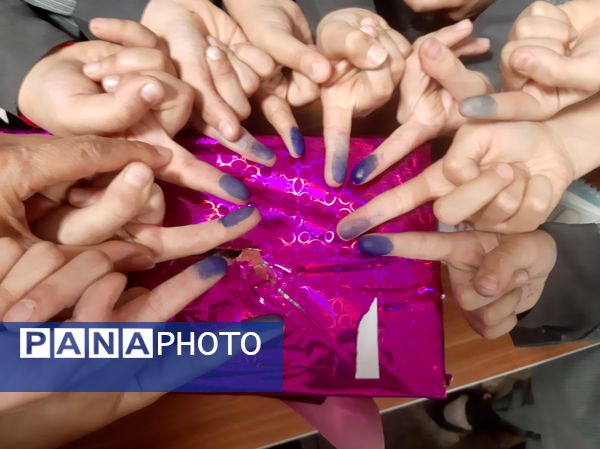 انتخابات شورای دانش‌آموزی در دبستان دخترانه احدیان ناحیه ۶ مشهد