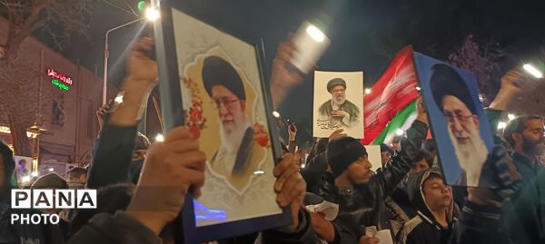 حضور خودجوش مردم نیشابور در خیابان های این شهر