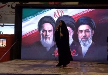 قرائت بیانیه بیعت با رهبر جدید انقلاب توسط دانش‌آموزخبرنگار پانا خراسان شمالی