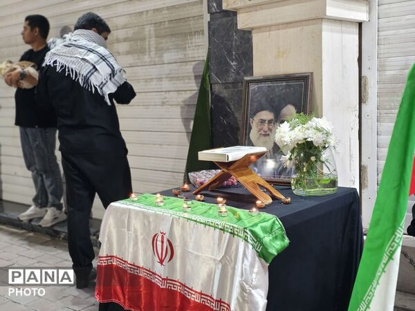 حضور گسترده مردم در سالگرد چهلمین روز درگذشت رهبر شهید در خیابان‌های شهر بندرعباس