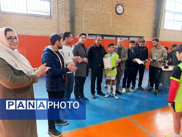  نایب قهرمانی تیم فوتسال مدرسه معلم آشخانه 