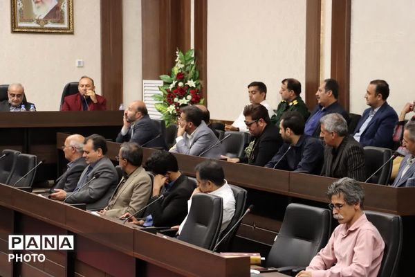 نشست معاون وزیر فرهنگ و ارشاد اسلامی با جامعه هنری تربت حیدریه 