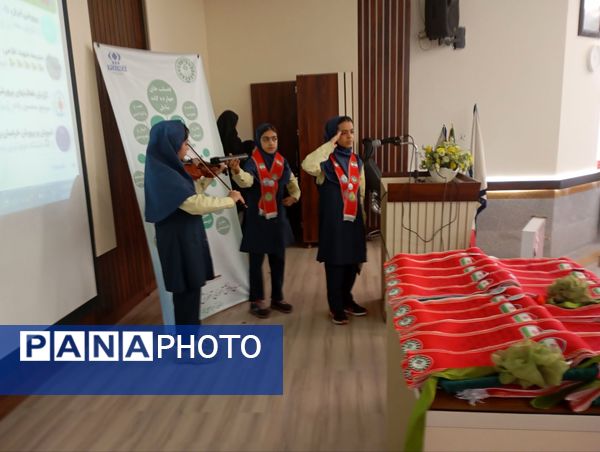 مراسم  تحلیف پیشتازان چهارمی در دبستان آرمینه مصلی نژاد 