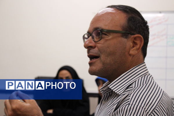 نشست هم‌اندیشی پیشکسوتان سازمان دانش‌آموزی شهرستان‌های تهران