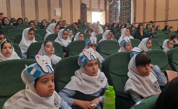 جشن دهان و دندان مدرسه متین و متانت 