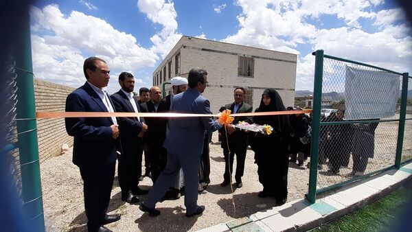 افتتاح زمین چمن مصنوعی در دبستان شهید اسفندیاری شهرستان هلیلان 