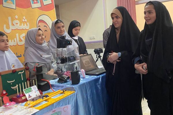 برگزاری نمایشگاه به مناسبت هفته مشاغل، در دبستان کودک مسلمان