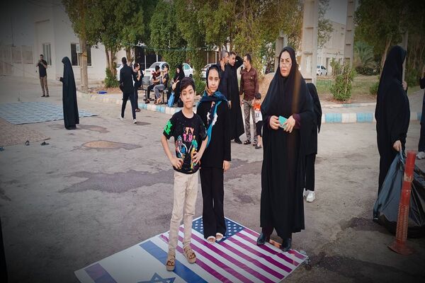 خدمت‌رسانی دانش‌آموزان و فرهنگیان ناحیه‌چهار اهواز به زوار اباعبدالله‌الحسین(ع)